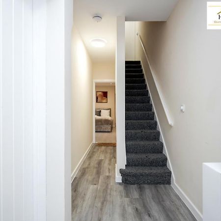 Bedford Hospital Victoria Apartments A And B By Homely Spaces Short Lets & Serviced Accommodation Екстериор снимка